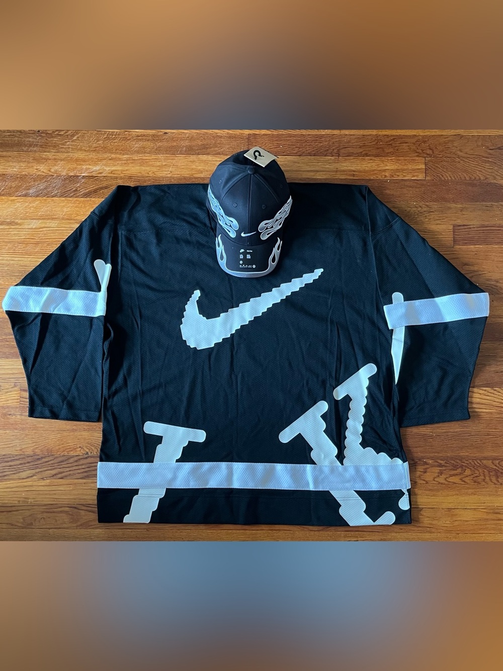 Nike  Club Oversized Fit Black Hockey Jersey Men’s XL & Nike OG Flame Hat L/XL